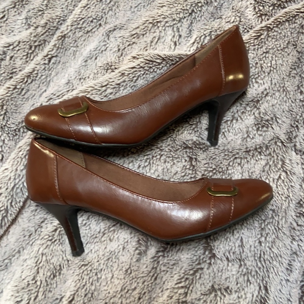 Sophisticated Brown Mini Heels with gold buckle - Picture 4 of 7